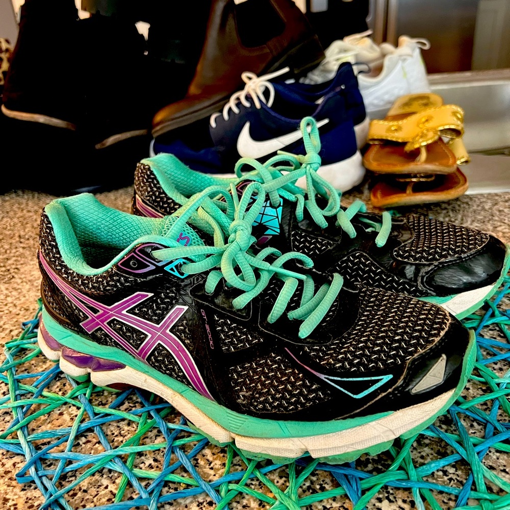 Running shoes
